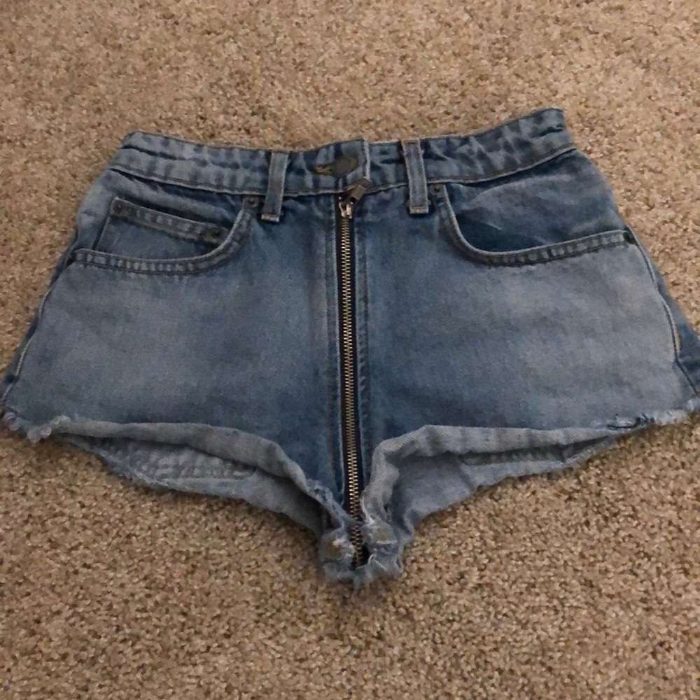 WORN ONCE carmar zipper denim shorts